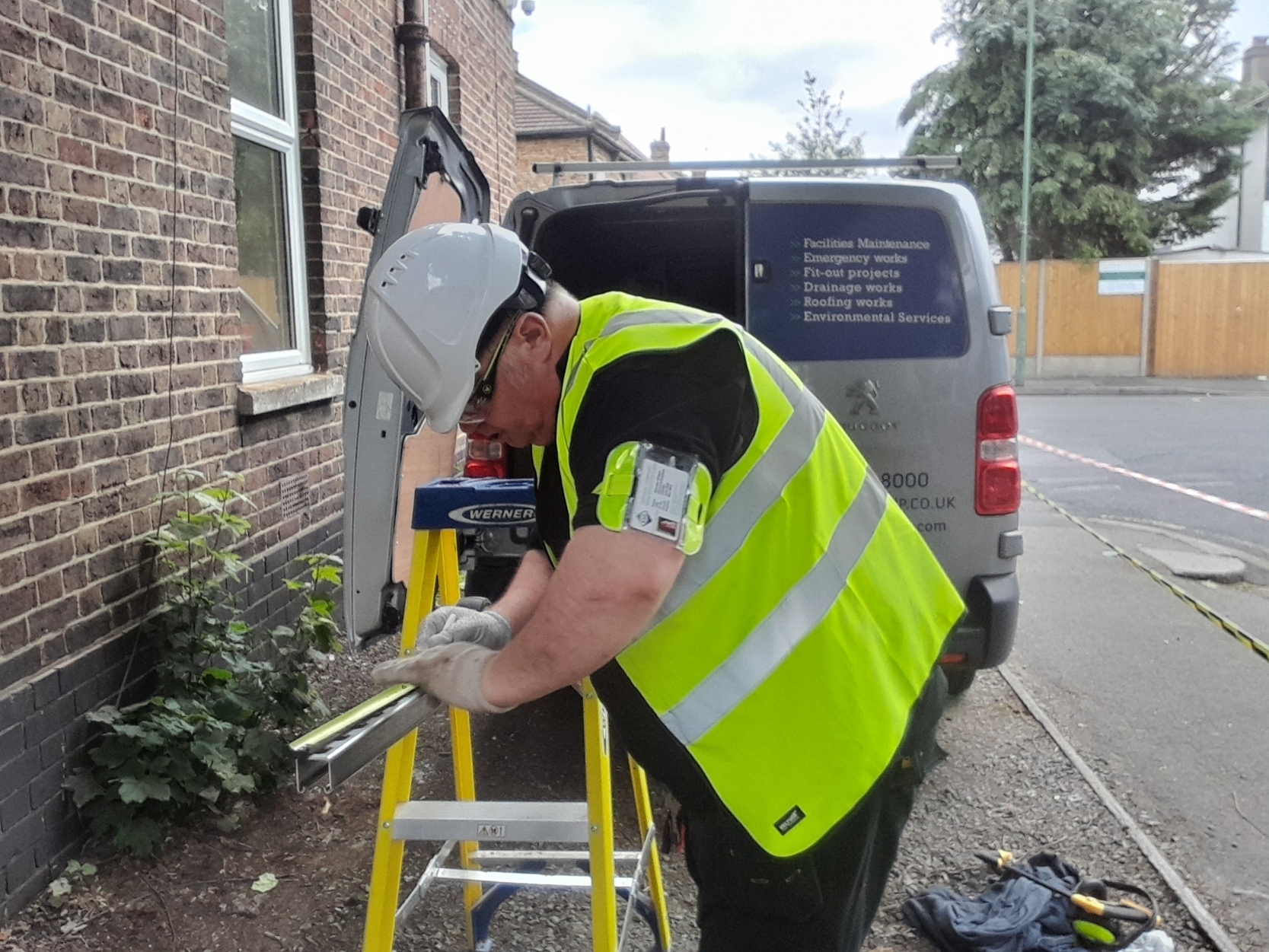 Gilly's Electrical at work in Folkestone